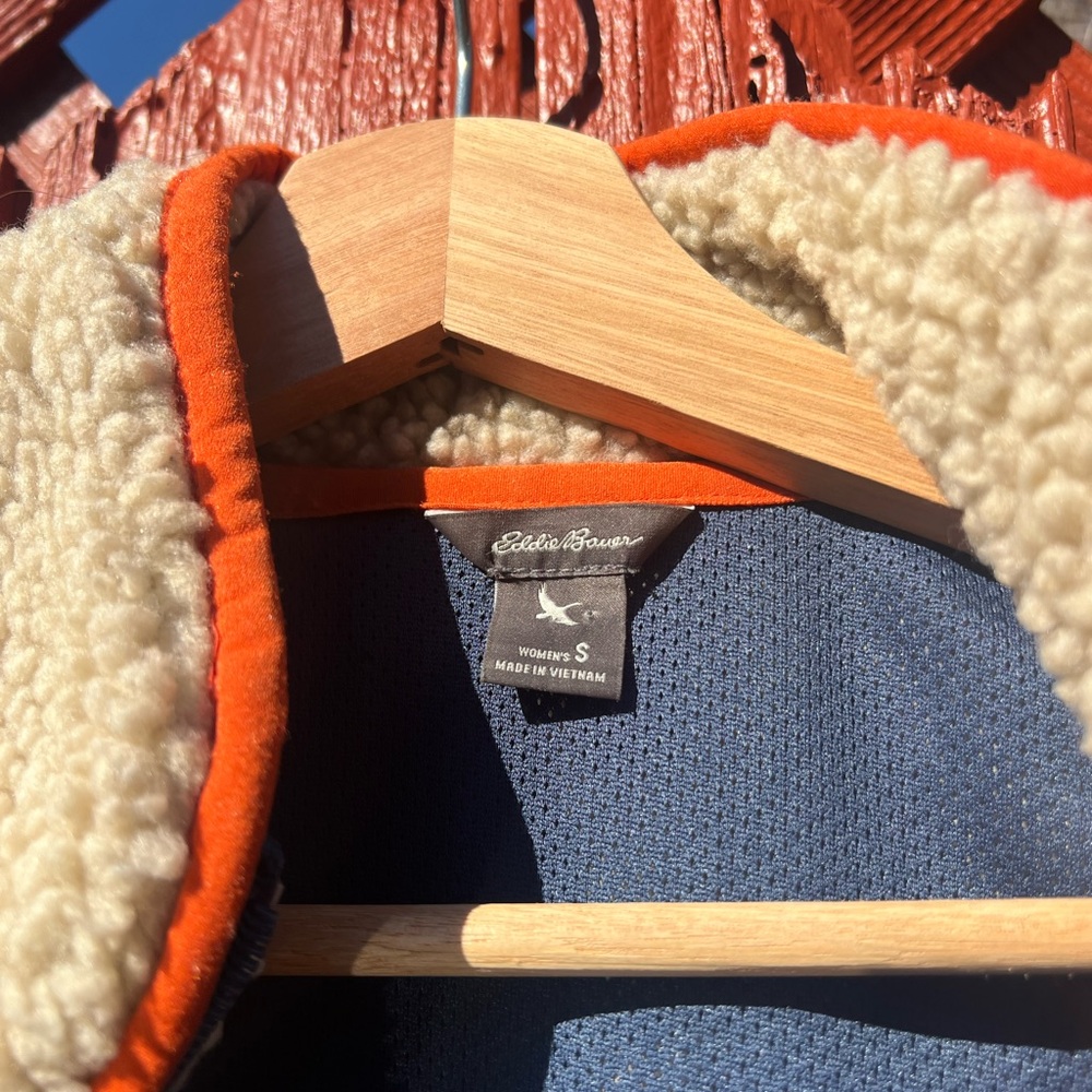 Eddie Bauer High Pile Sherpa Vest Size Small - Picture 3 of 3
